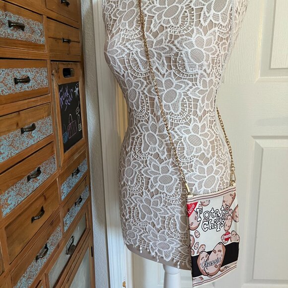 Potato Chip Print Handbag - Unique Delicious Gold Chain Crossbody- NWOT - Picture 4 of 12